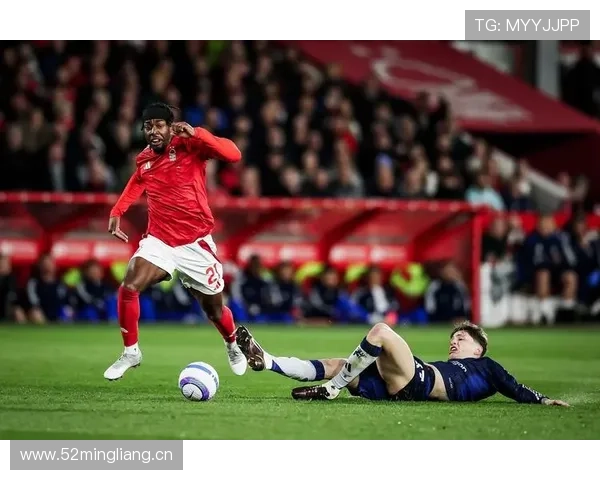 曼联战术体系缺乏稳定性，球队表现波动对赛季走势形成制约