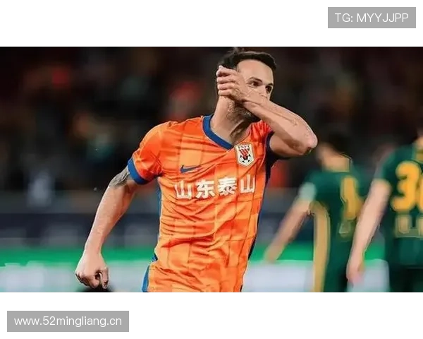 山东泰山中场过度依赖单一战术,节奏失控问题逐步反映在比赛表现中 山东泰山中场过度依赖单一战术,节奏失控问题逐步反映在比赛表现中